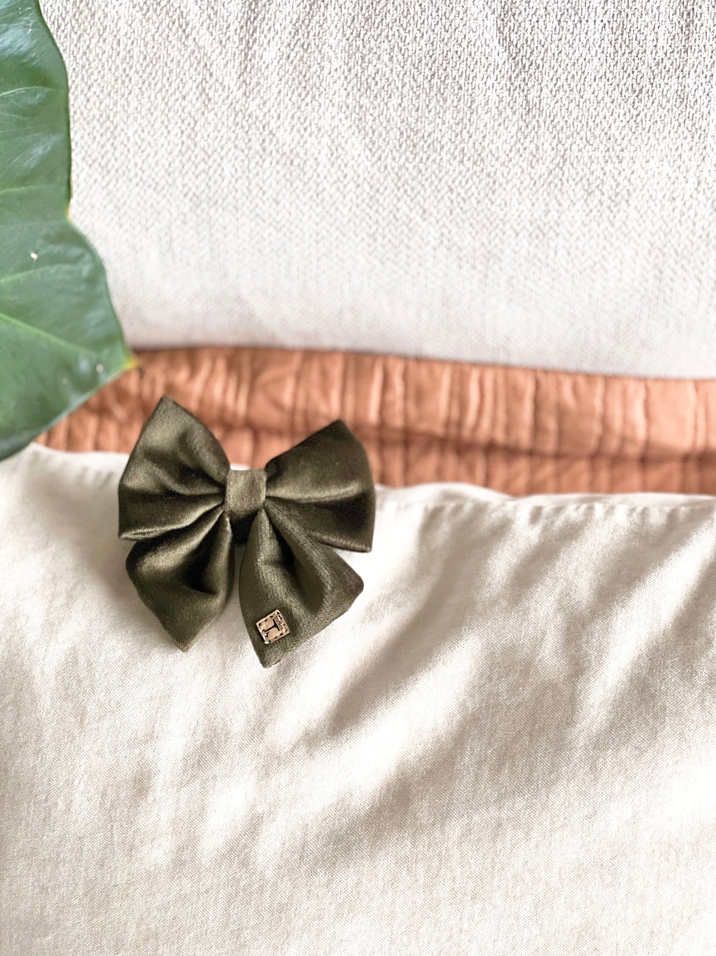 Joie de Vivre (Joy of living) Velvet Sailor Bow